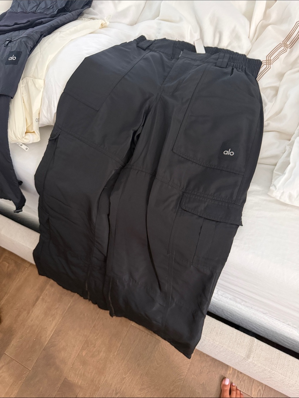 ALO Yoga Men’s Black Cargo Pants with Elastic Waist